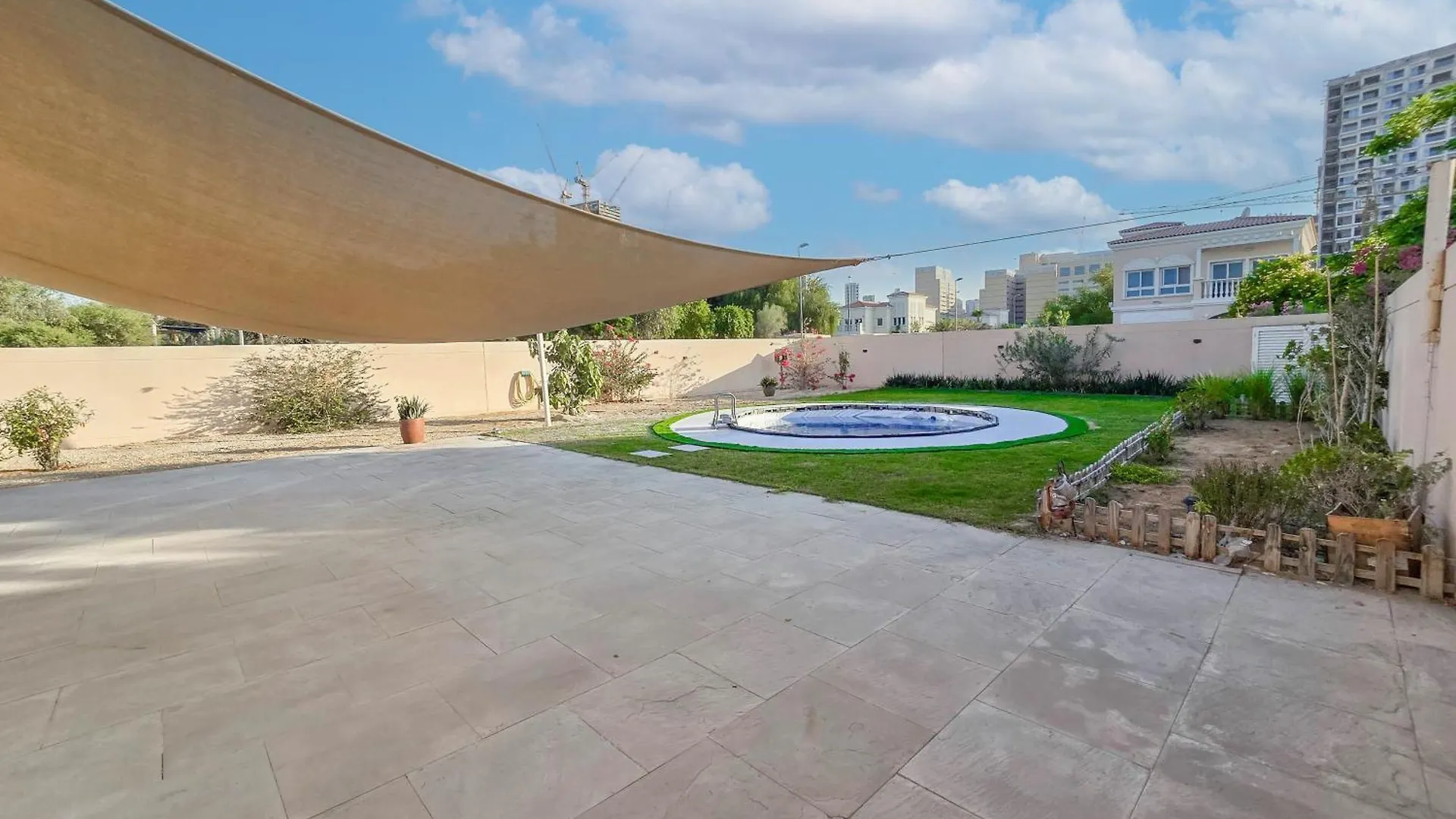 Private Pool Villa In Jvc Dubaj