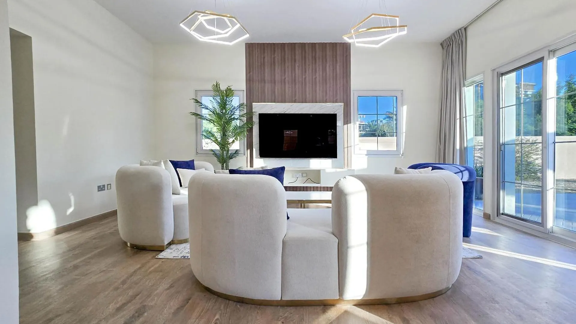 Private Pool Villa In Jvc Dubaj