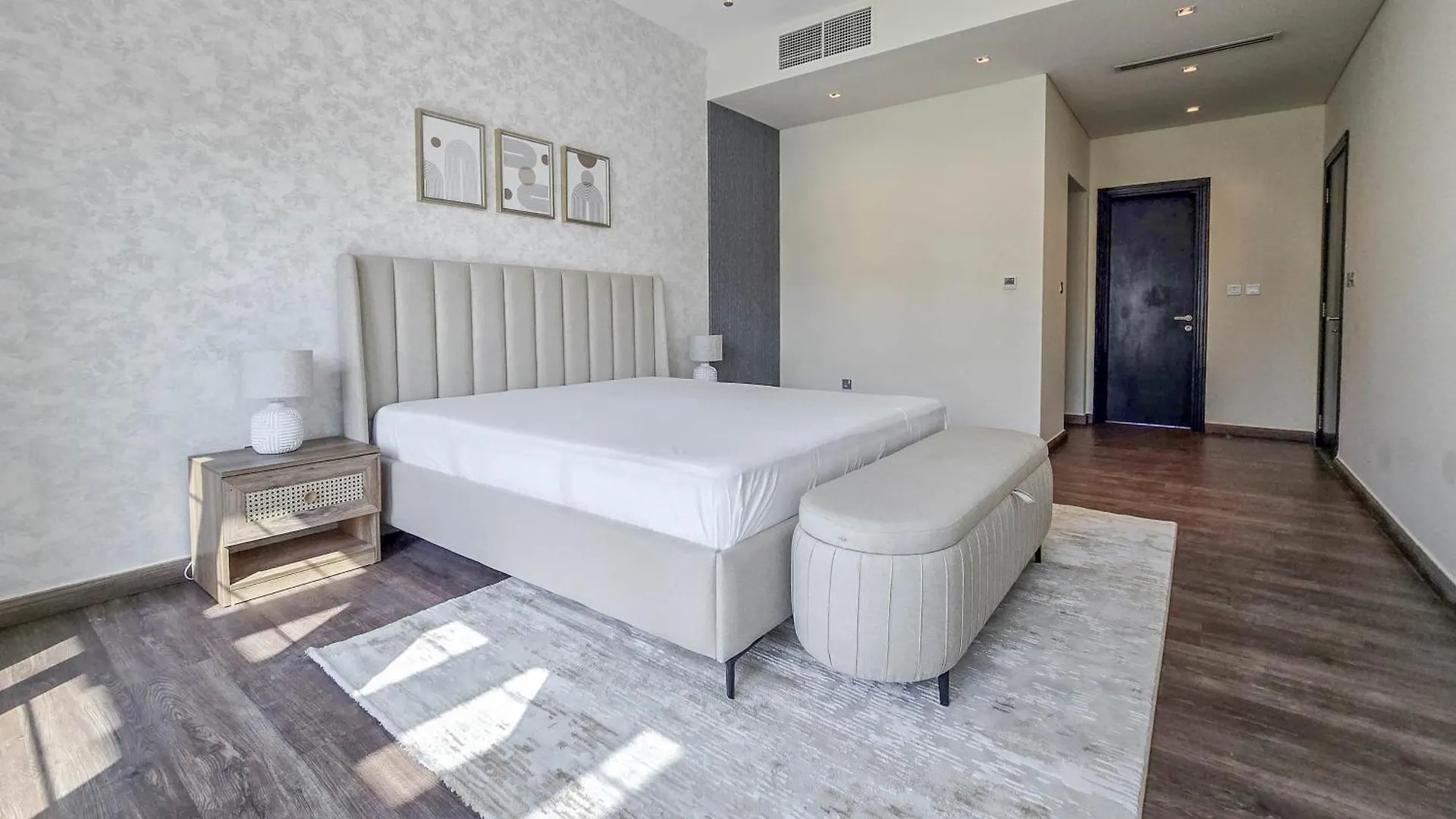 Private Pool Villa In Jvc Dubaj