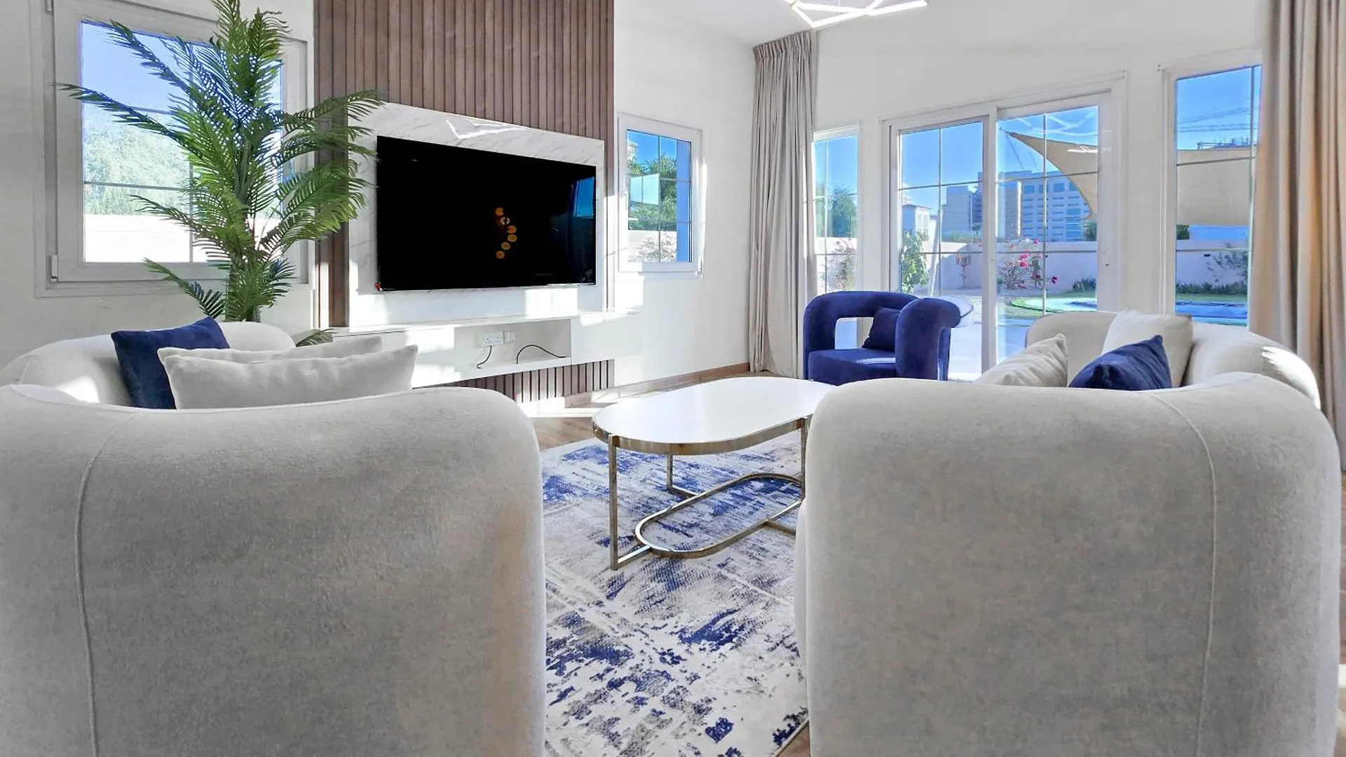 Private Pool Villa In Jvc Dubaj